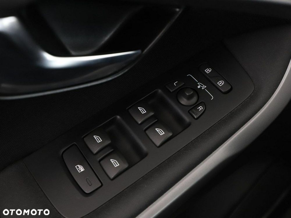 Volvo V40 T2 Kinetic - 32