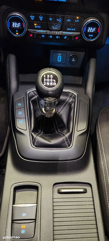 Ford Focus 1.0 EcoBoost Titanium - 4