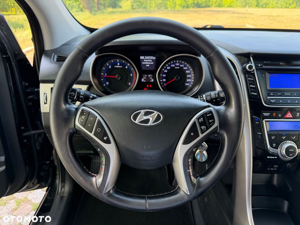 Hyundai i30 blue Kombi 1.6 CRDi Style - 28