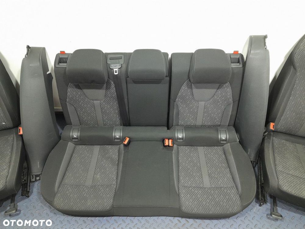 SKODA OCTAVIA IV HB 5D FOTELE KANAPA WNĘTRZE KOMPLET EU - 3