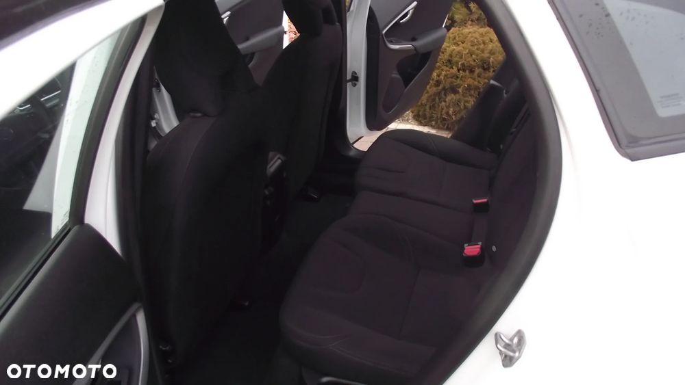 Volvo V40 T2 Kinetic - 31