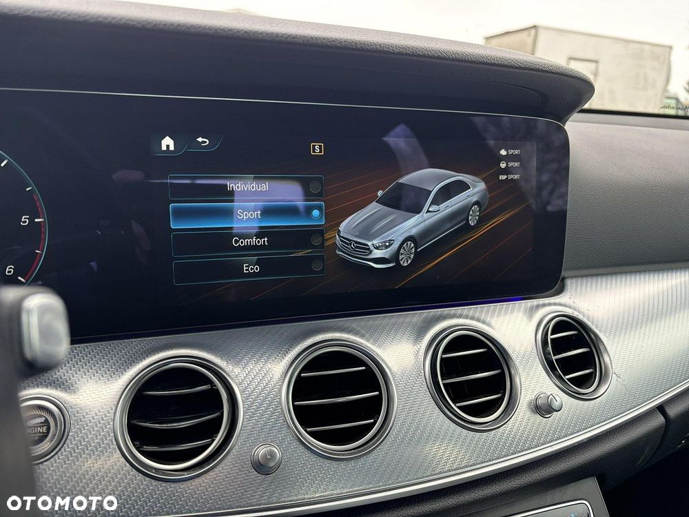Mercedes-Benz Klasa E - 26