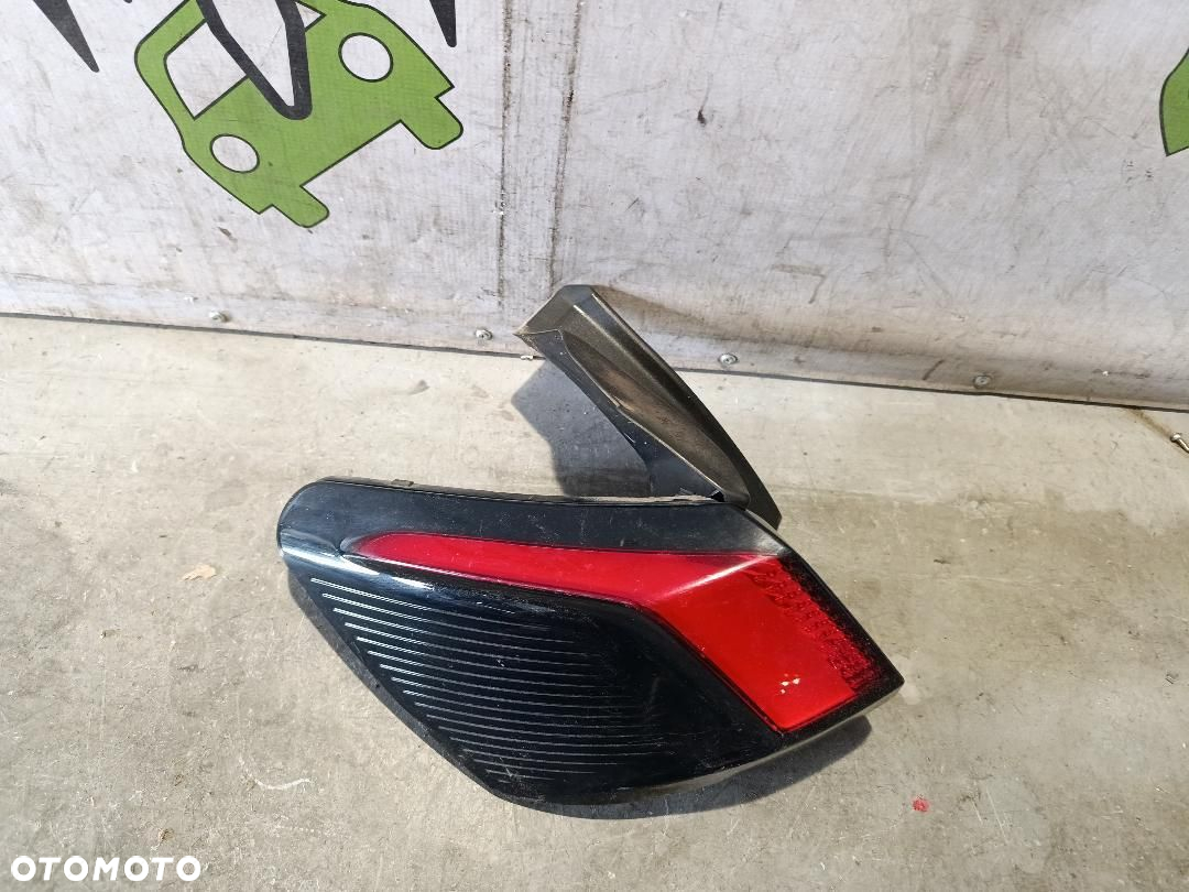 PEUGEOT 3008 II LAMPA LEWA TYŁ 9810477180 - 3