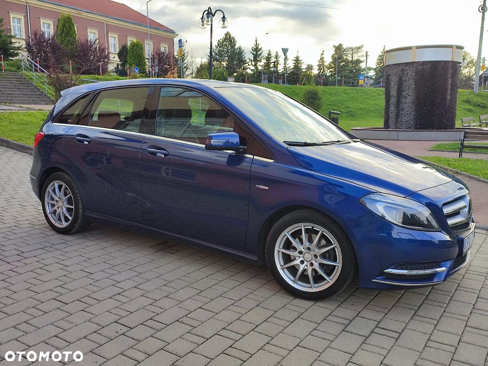 Mercedes-Benz Klasa B 180 BlueEFFICIENCY Edition - 17