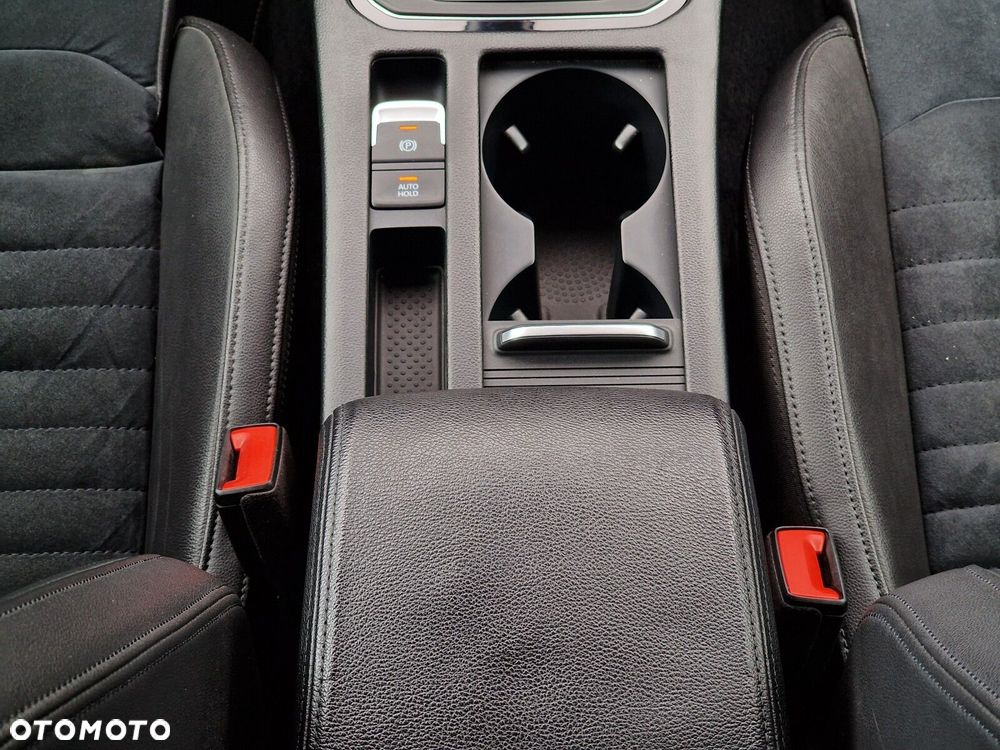 Volkswagen Passat 2.0 TDI SCR Highline - 22