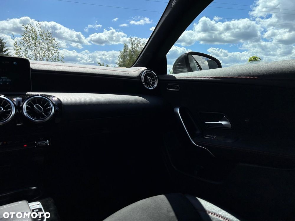 Mercedes-Benz CLA 180 7G-DCT - 27