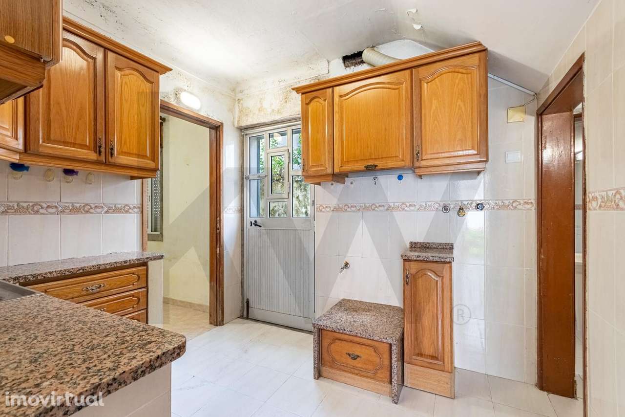 MORADIA T2 c/ QUINTAL p/ REMODELAR - BAIRRO SANTA CRUZ - Benfica - Grande imagem: 5/25