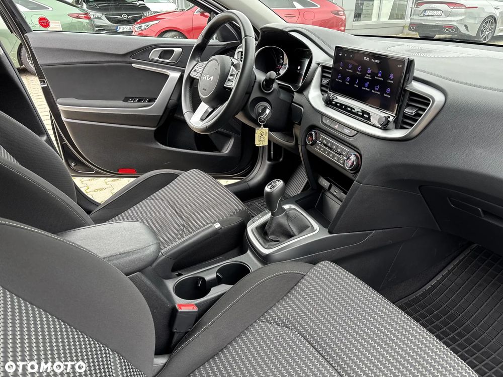 Kia Ceed 1.5 T-GDI M - 28