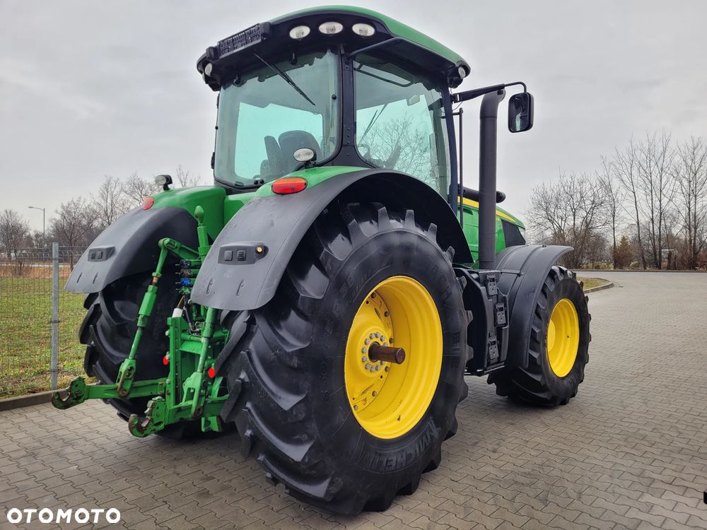 John Deere 7210R - 8
