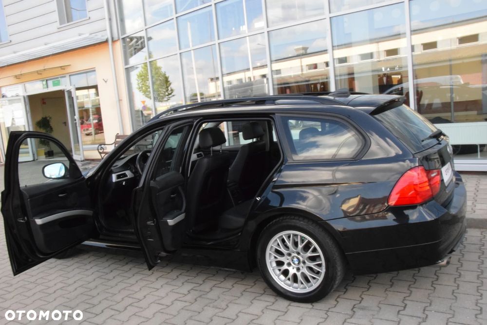 BMW Seria 3 320d xDrive DPF - 26