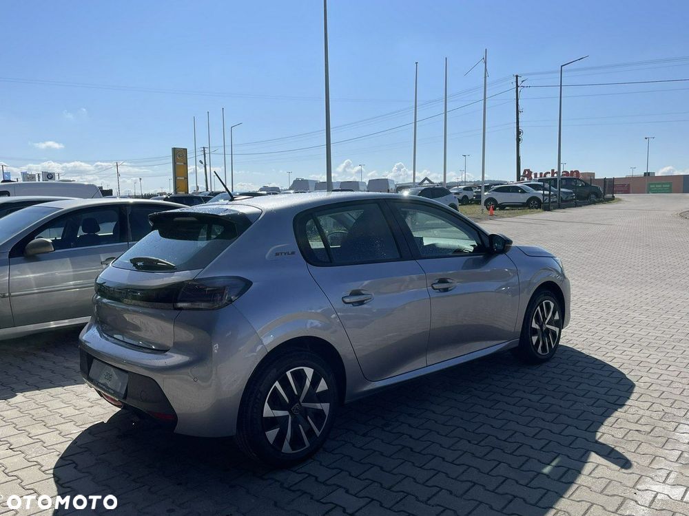 Peugeot 208 - 5