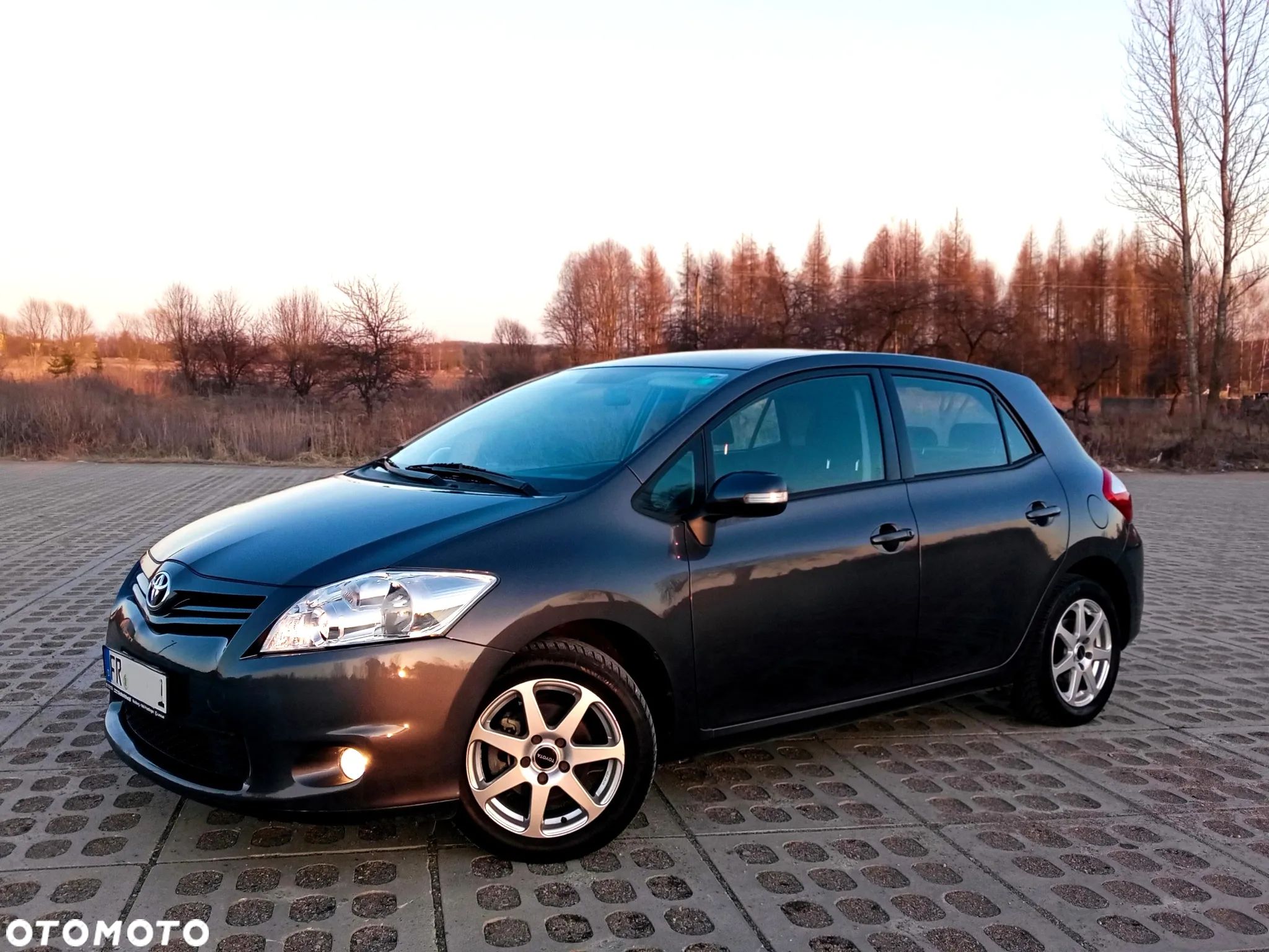 Toyota Auris - 1
