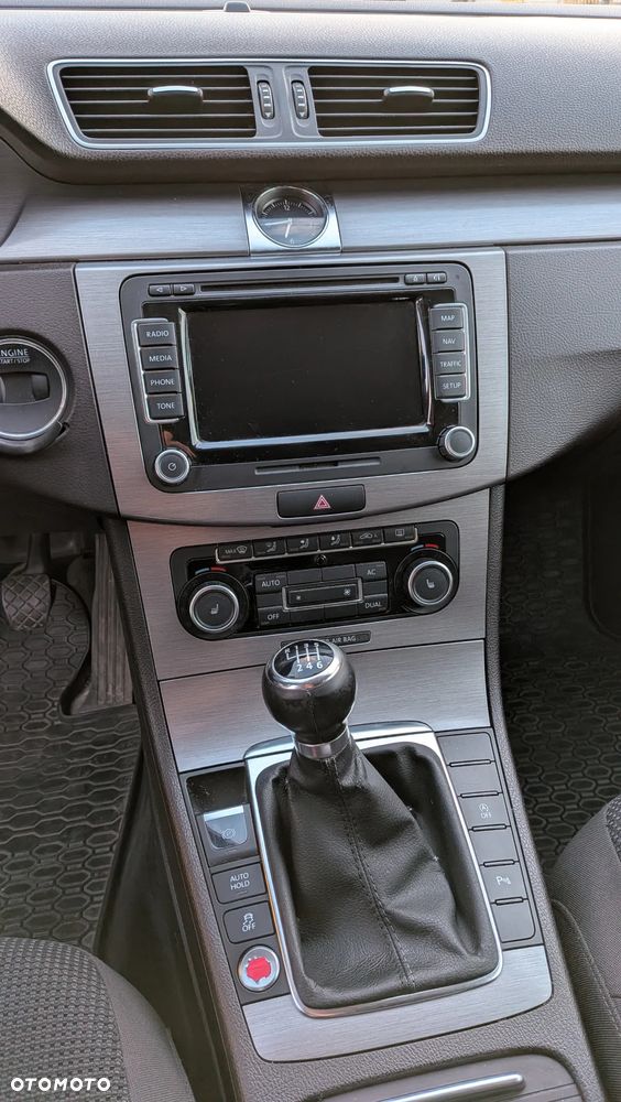 Volkswagen Passat 2.0 TDI DPF BlueMotion Technology Comfortline - 12