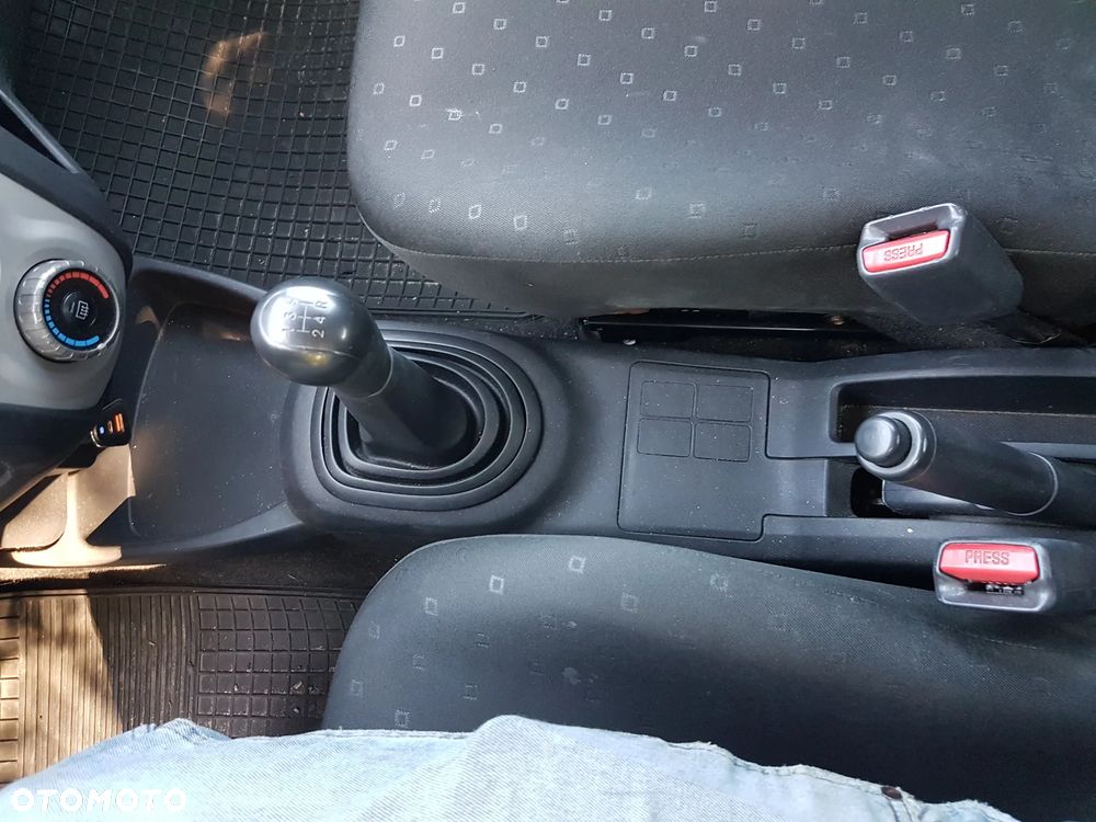 Toyota Yaris 1.0 VVT-i Style - 20