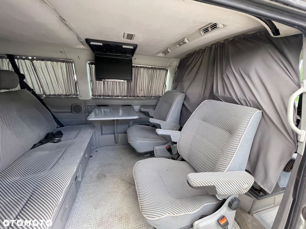 Volkswagen Multivan - 27