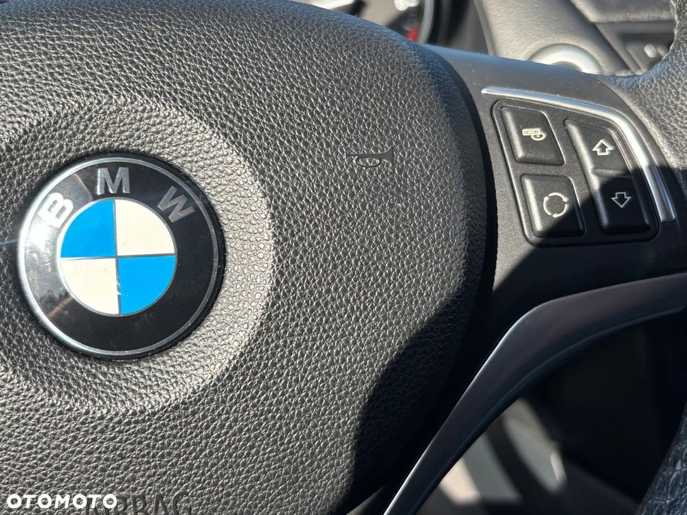 BMW X1 sDrive20i Sport Line - 13