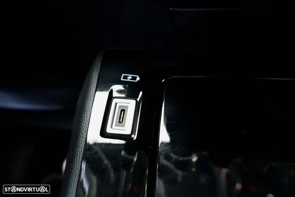 Peugeot e-2008 54 kWh GT - 33