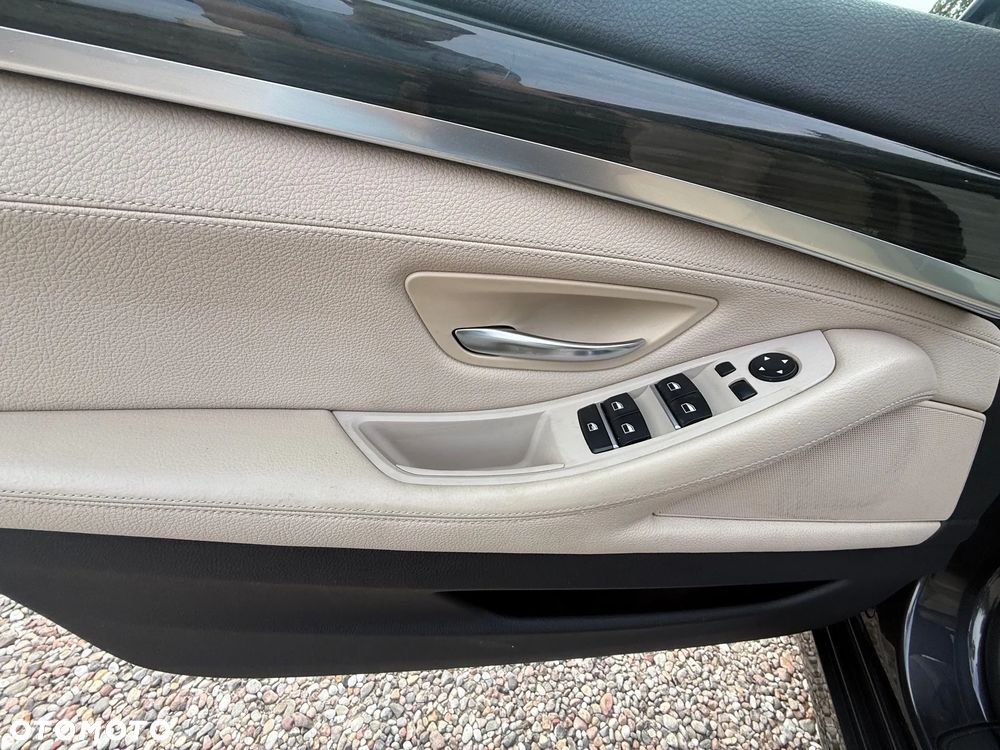 BMW Seria 5 530d Touring Luxury Line - 24