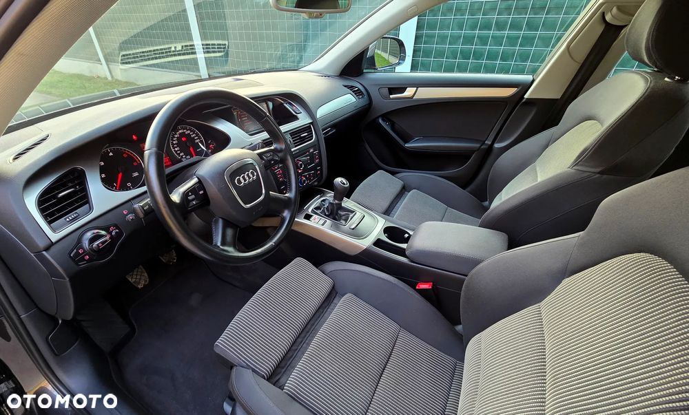 Audi A4 Avant 2.0 TDI DPF quattro - 29