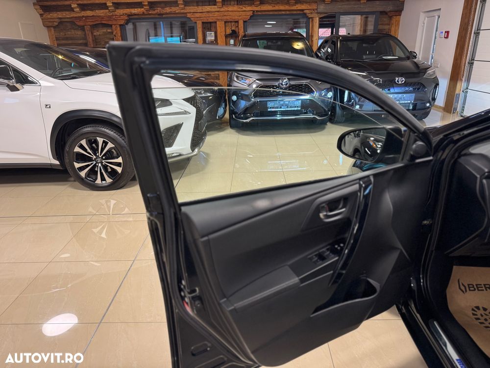 Toyota Auris 1.8 L VVT-i HSD Sol + - 20