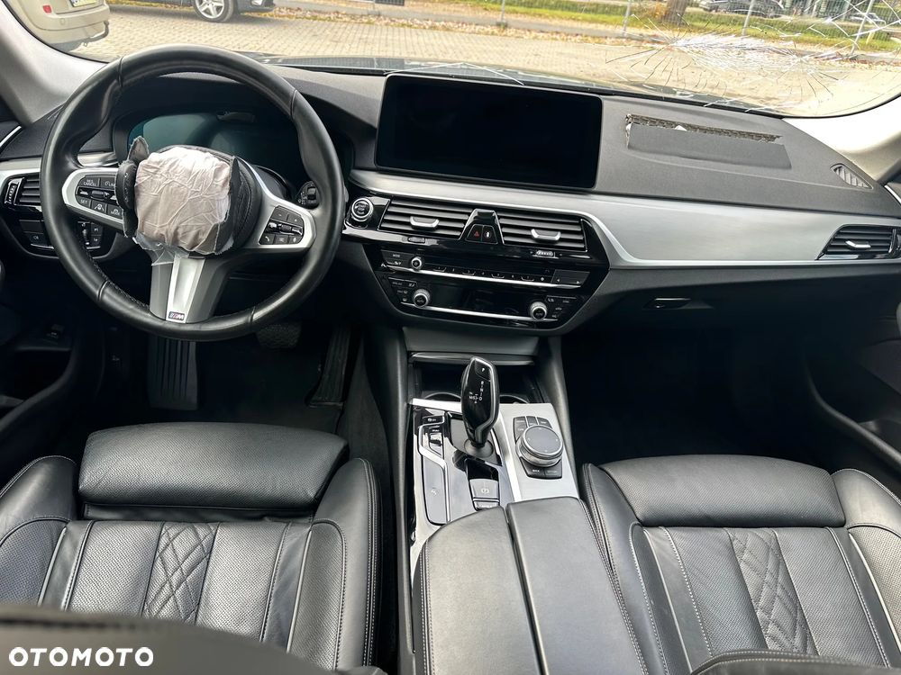 BMW Seria 5 530i xDrive - 9