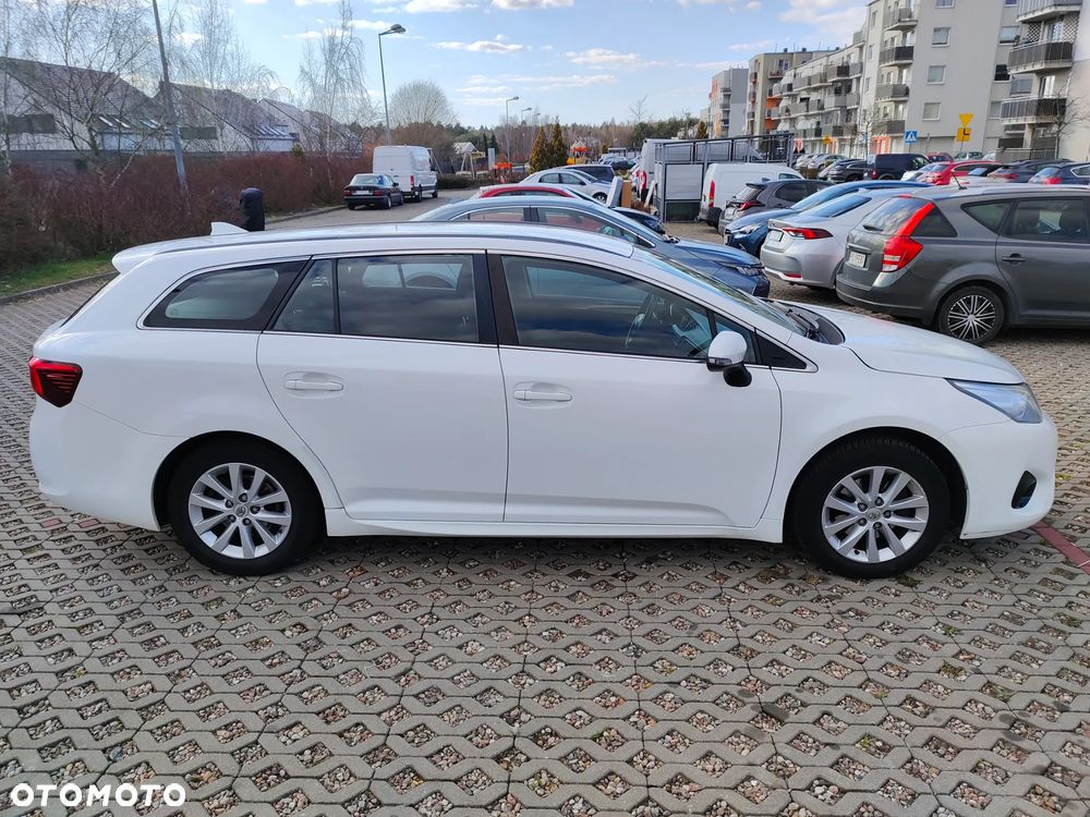 Toyota Avensis 1.8 Active - 12