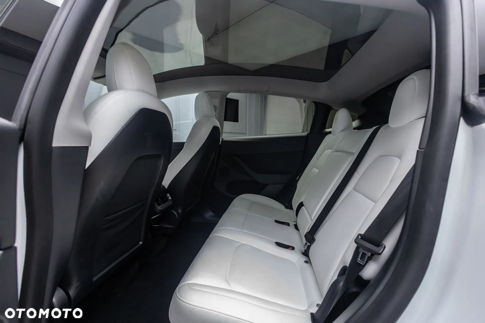 Tesla Model Y - 13