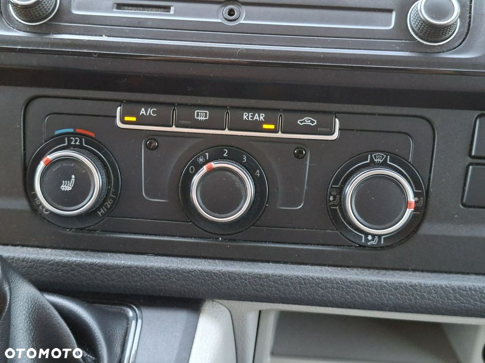 Volkswagen Caravelle - 18