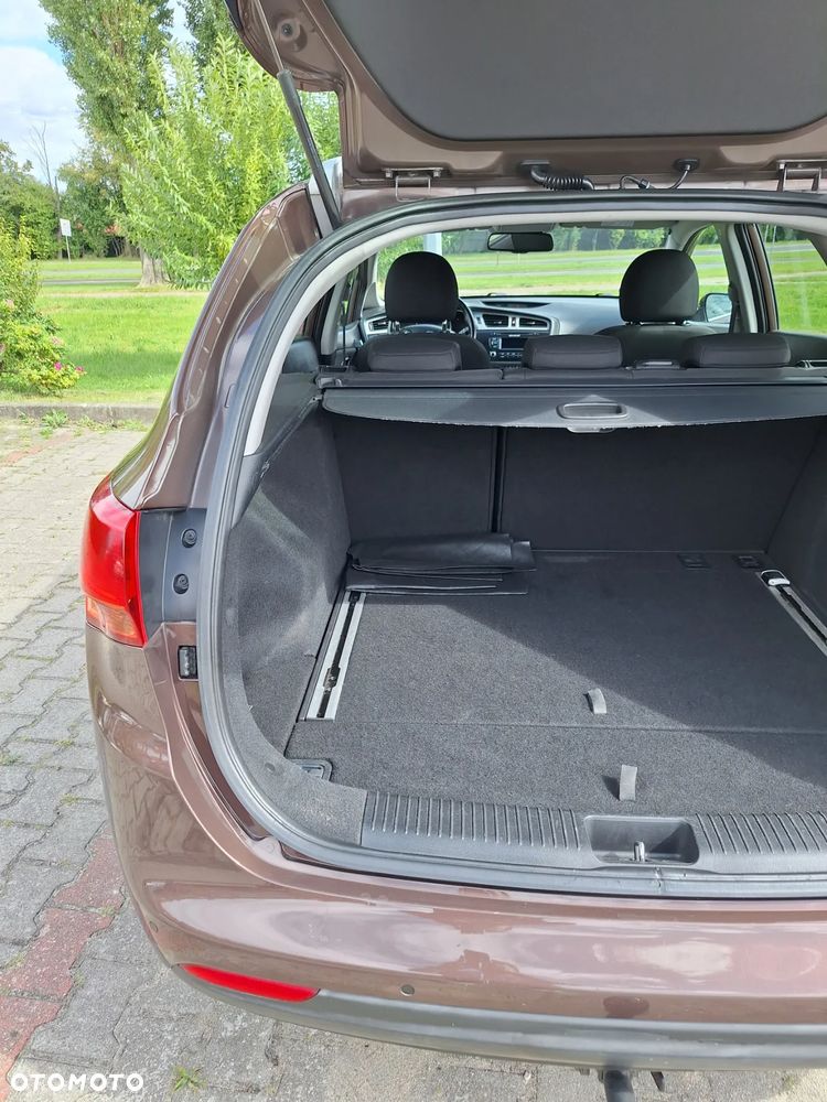 Kia Ceed - 13
