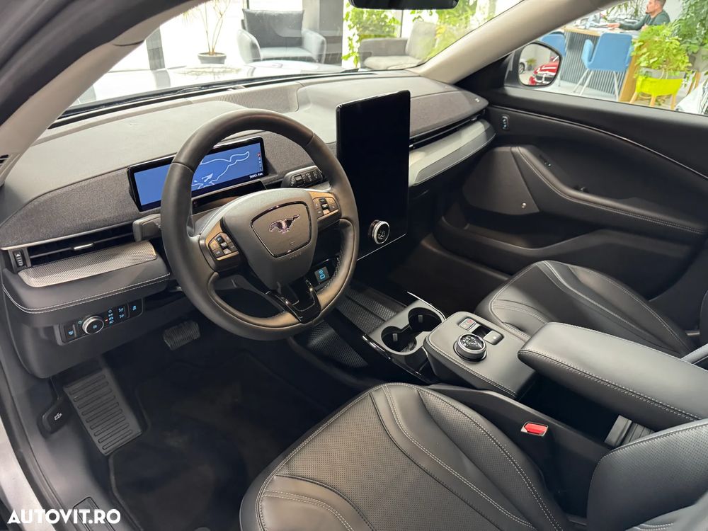 Ford Mustang Mach-E - 7