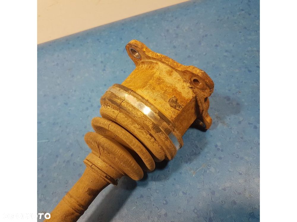 TOYOTA RAV4 II 2.0B PÓŁOŚ PRAWA TYŁ - 2