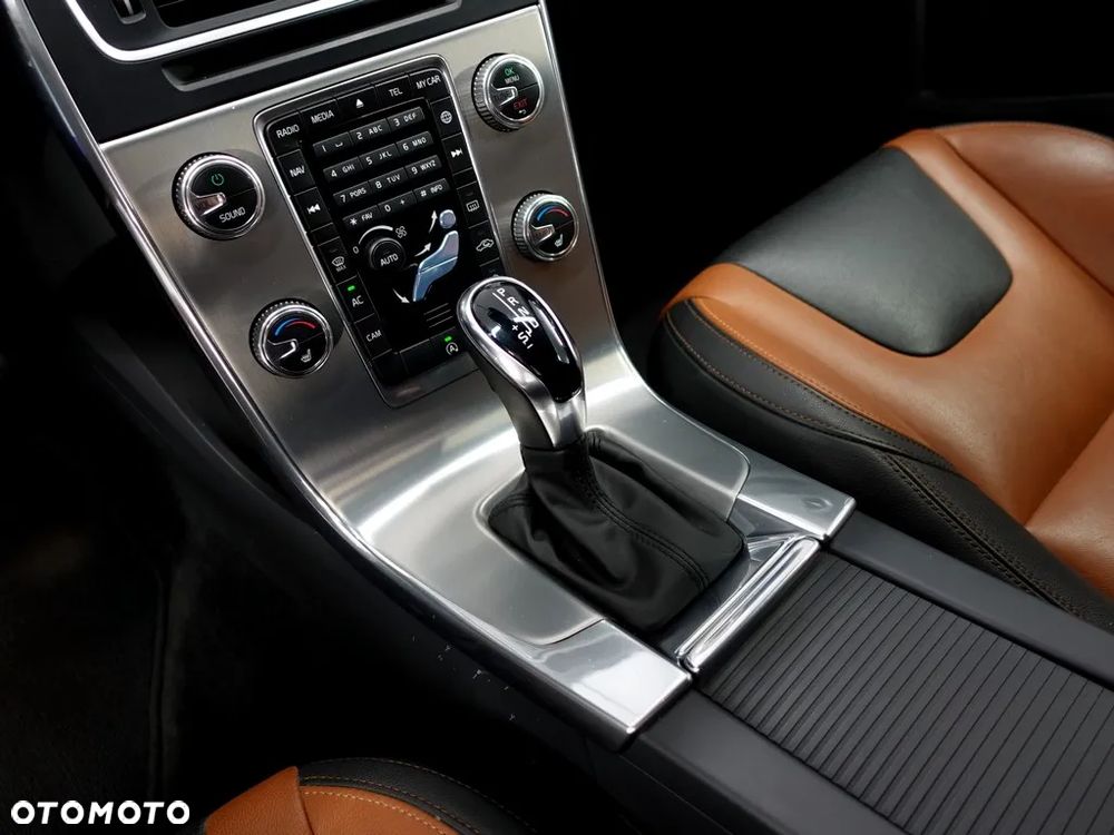 Volvo V60 Cross Country T5 AWD Summum - 19