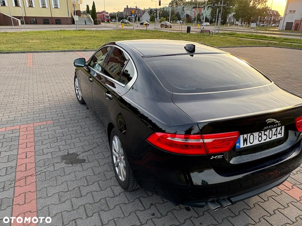 Jaguar XE 2.0 D Prestige - 7