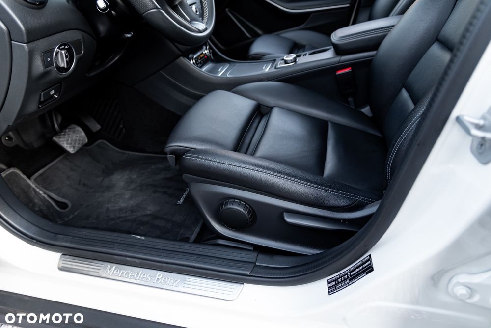 Mercedes-Benz GLA 200 7G-DCT - 20