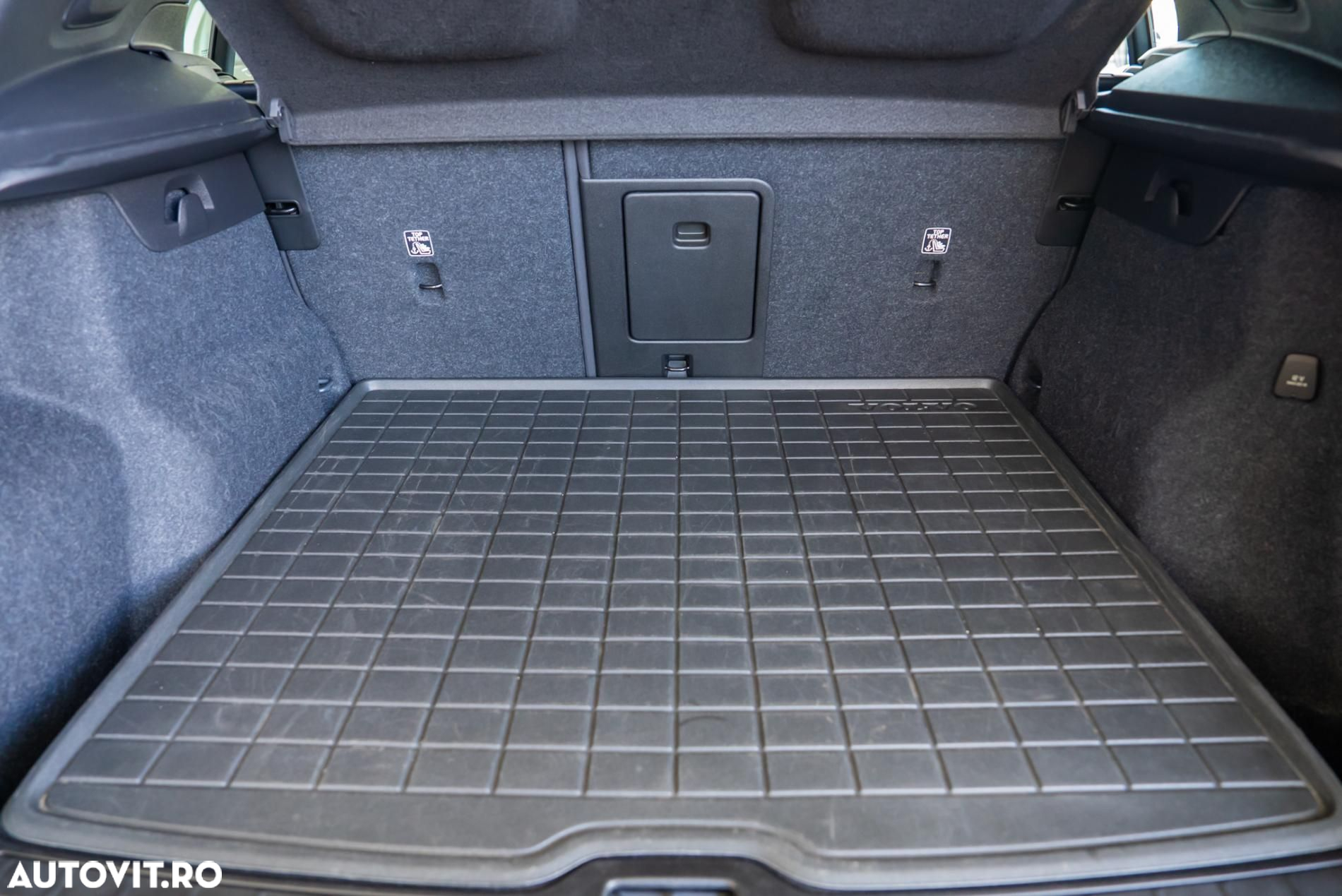 Volvo XC 40 T3 Geartronic Momentum Pro - 24