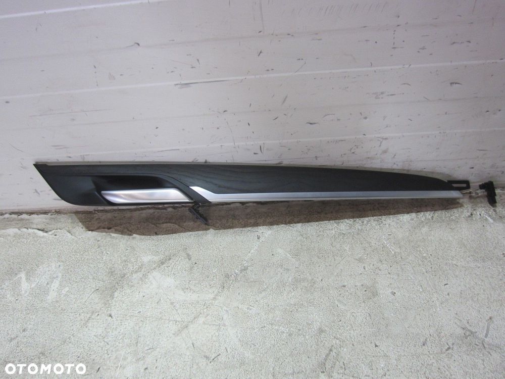 BMW X1 F48 LISTWY KRATKI DEKORY DESKI DRZWI AMBIENTE PERLGLANZ 9347753 LED - 14