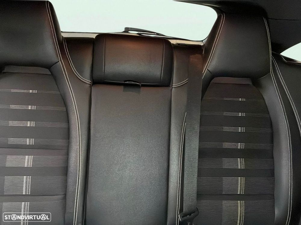 Mercedes-Benz CLA 180 d Shooting Brake Urban - 16
