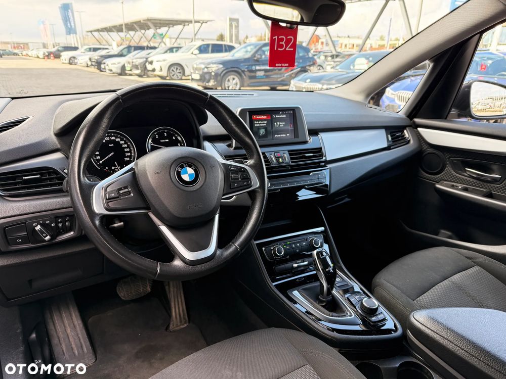 BMW Seria 2 218d - 24