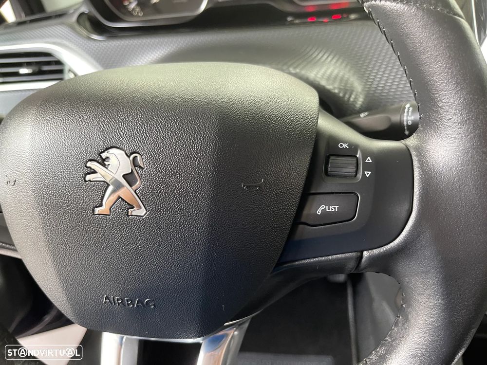 Peugeot 208 1.2 PureTech Style - 27