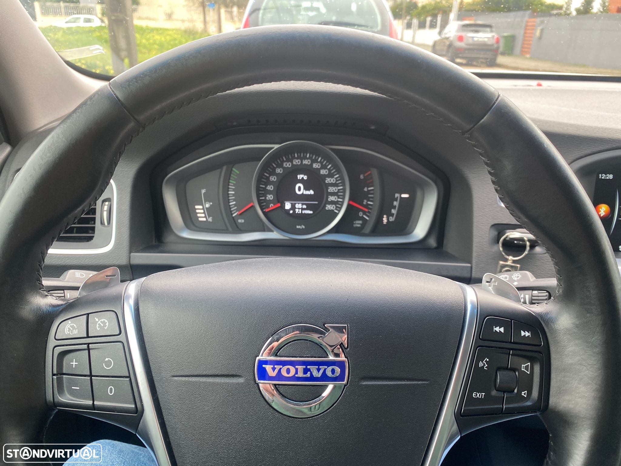 Volvo V60 2.0 D4 Momentum Geartronic - 9
