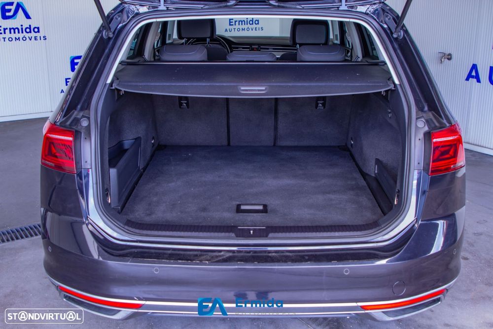VW Passat Variant - 61