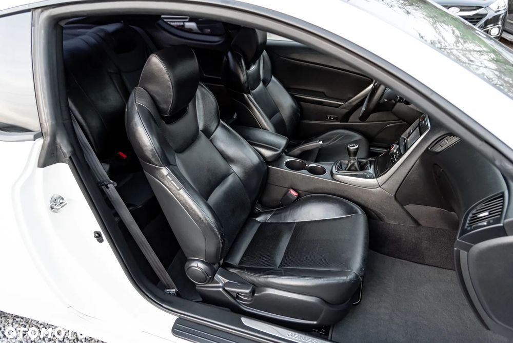 Hyundai Genesis Coupe - 26