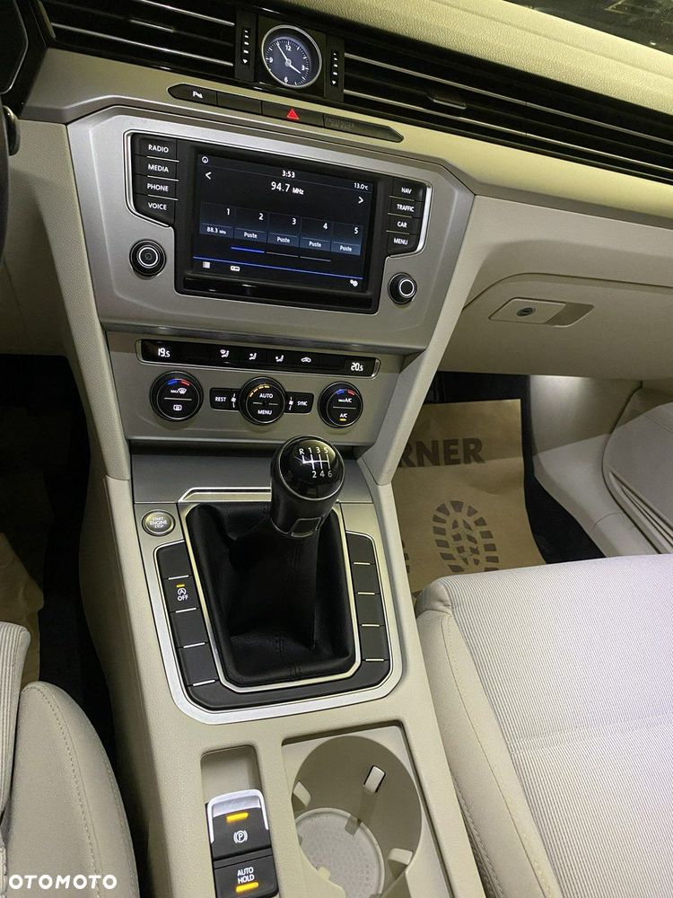 Volkswagen Passat - 29