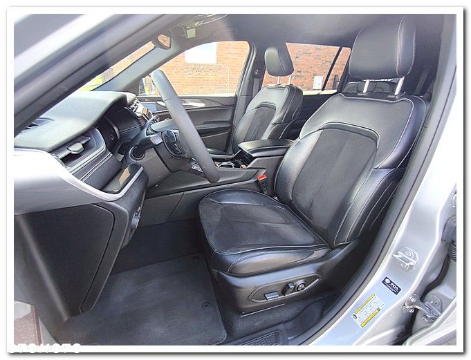 Jeep Grand Cherokee - 29