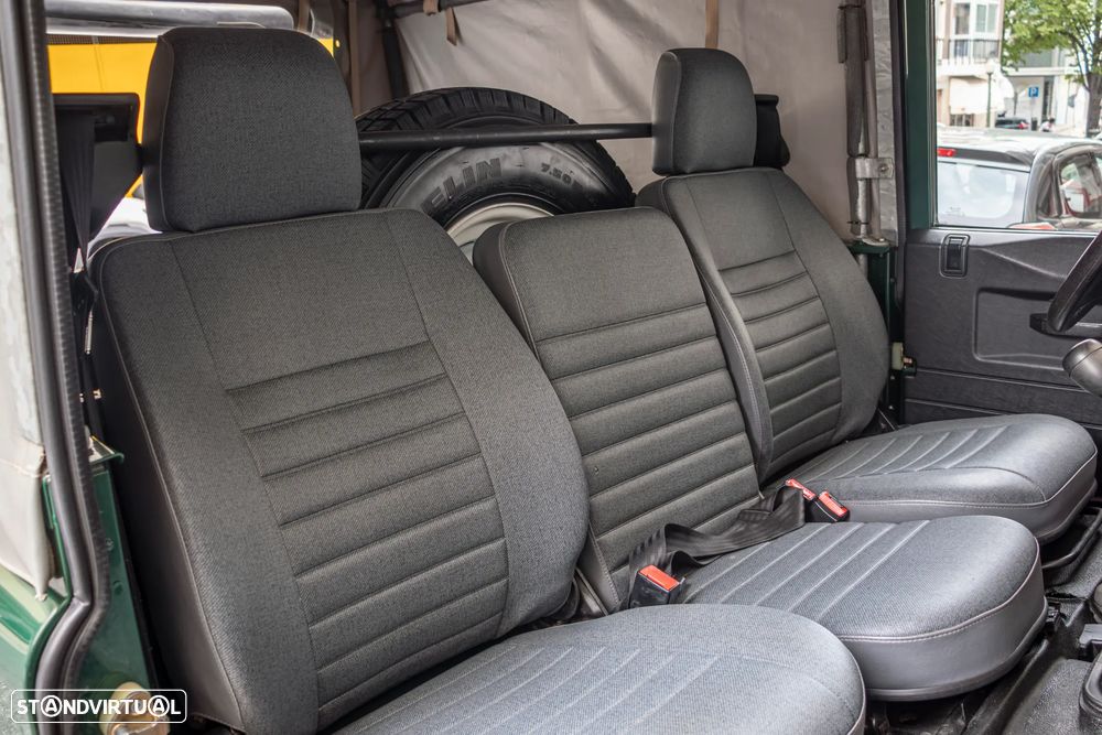 Land Rover Defender - 20