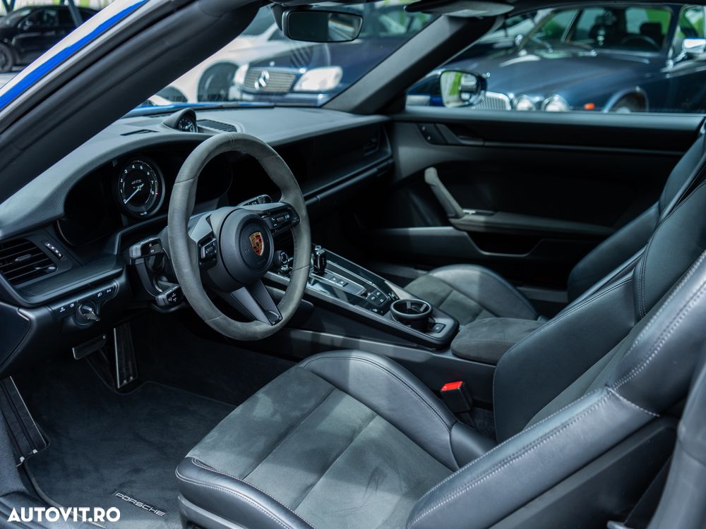 Porsche 911 4 GTS PDK - 27