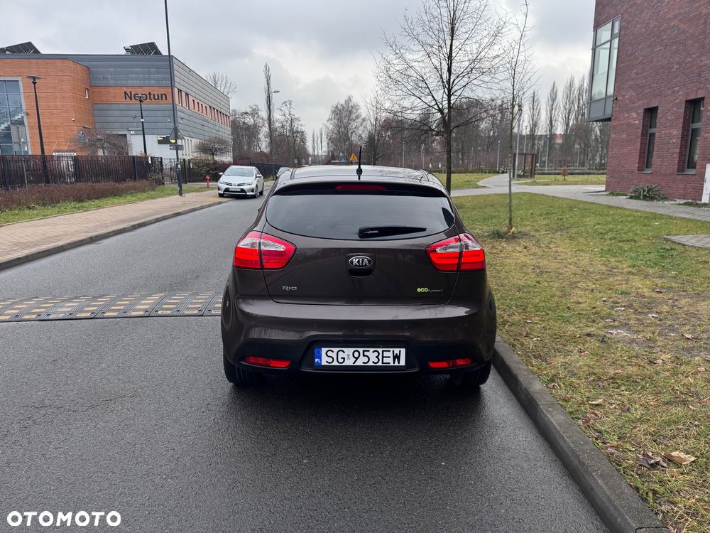 Kia Rio 1.4 Fifa World Cup Edition - 4