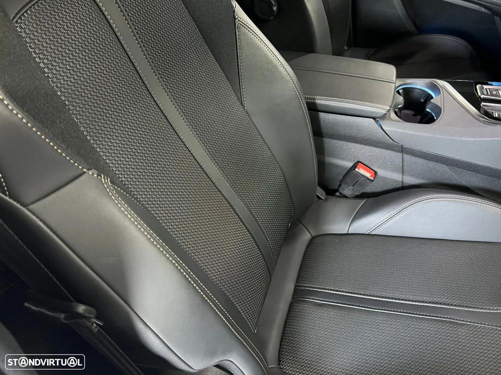 Peugeot 3008 1.6 Hybrid GT Pack e-EAT8 - 19