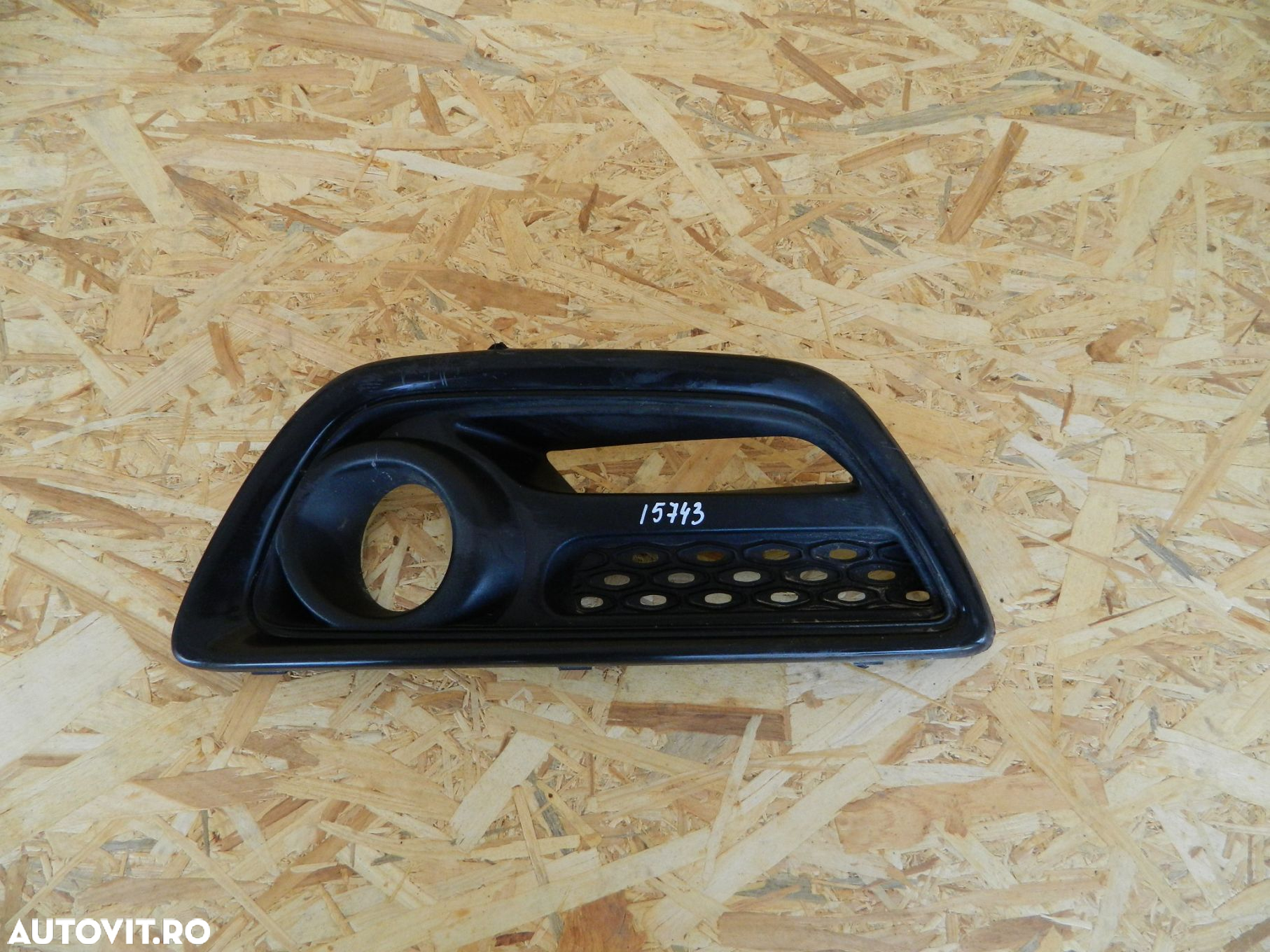Grila proiector partea stanga, Renault Captur, 2012, 2013, 2014, 2015, 2016, 620752406R. - 2