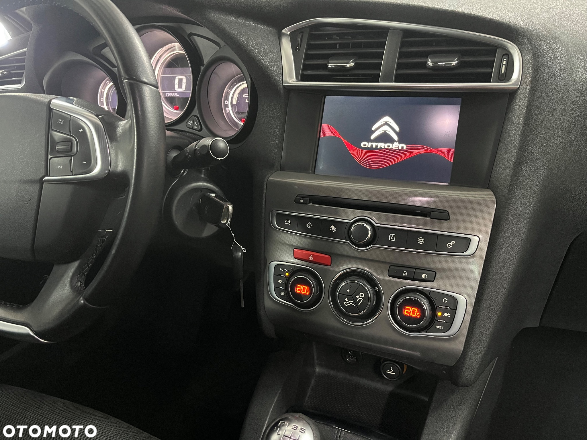Citroën C4 e-HDi 115 Selection - 29